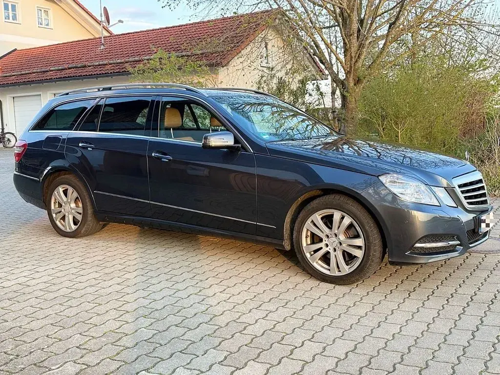 Second-hand Mercedes E300 Avantgarde 231 CP (169 kW) 2011 Gri Berlinǎ