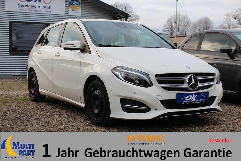 Weiß Gebraucht 2016 Mercedes 200 Urban Limousine | 14.990 € (Fairer Preis) - Bild 1/4