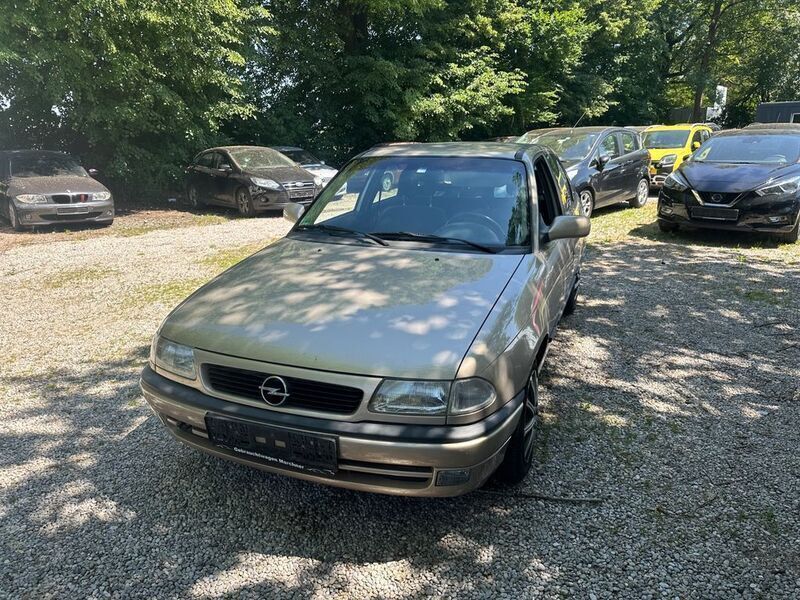 Gold Gebraucht 1997 Opel Astra Limousine | 999 € (Guter Preis) - Bild 1/4