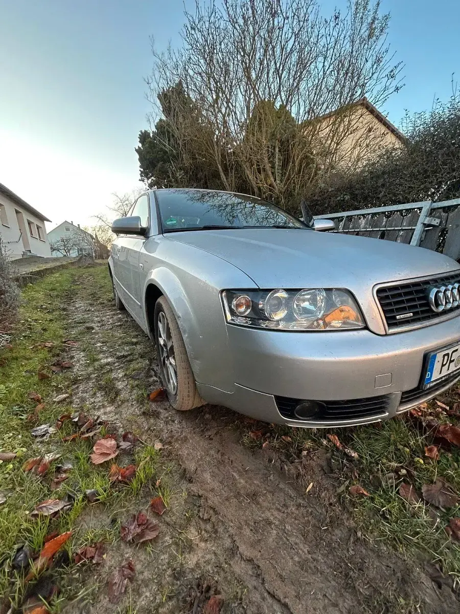 Używany Audi A4 131 KM (96 kW) 2004 Srebrny Sedan/Limuzyna