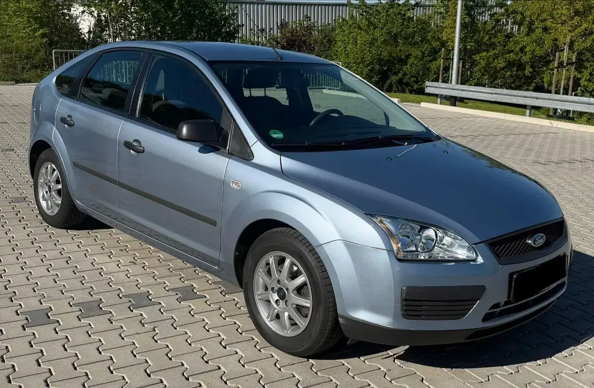 Gebraucht Ford Focus Trend 116 PS (85 kW) 2004 Blau Limousine