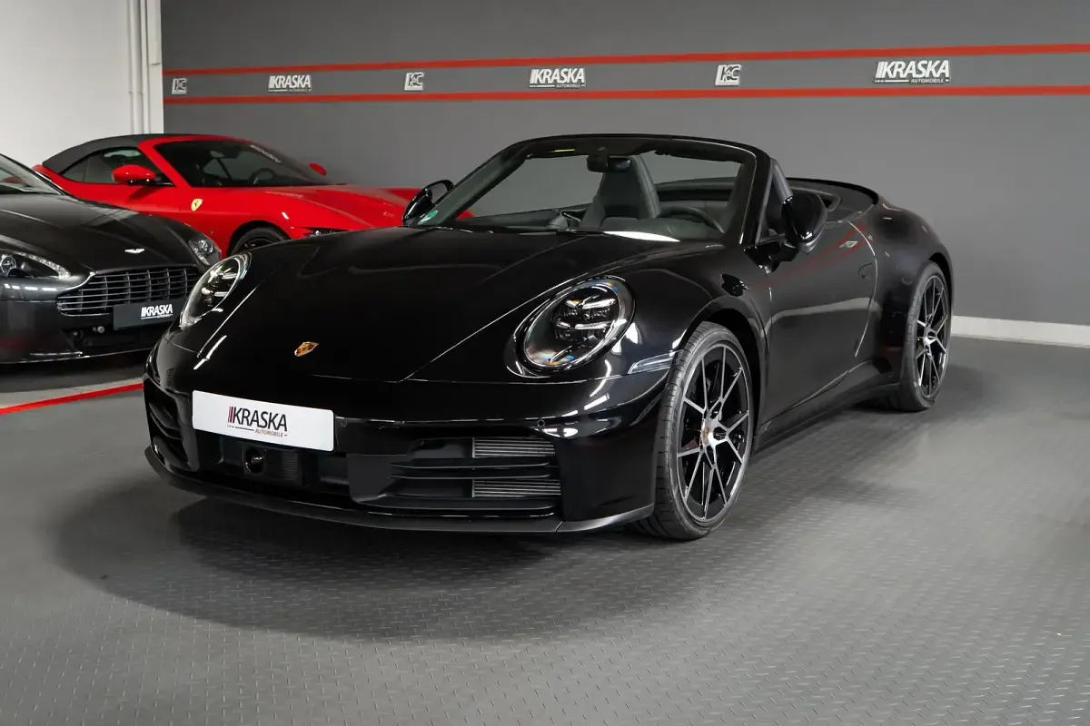 Gebraucht Porsche 911 Carrera Chrono 394 PS (289 kW) 2024 Tiefschwarzmetallic Cabrio