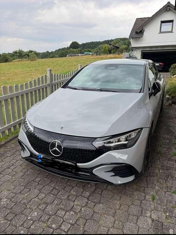 Grau Gebraucht 2023 Mercedes EQE300 AMG line Limousine | 40.950 € (Superpreis) - Bild 1/3