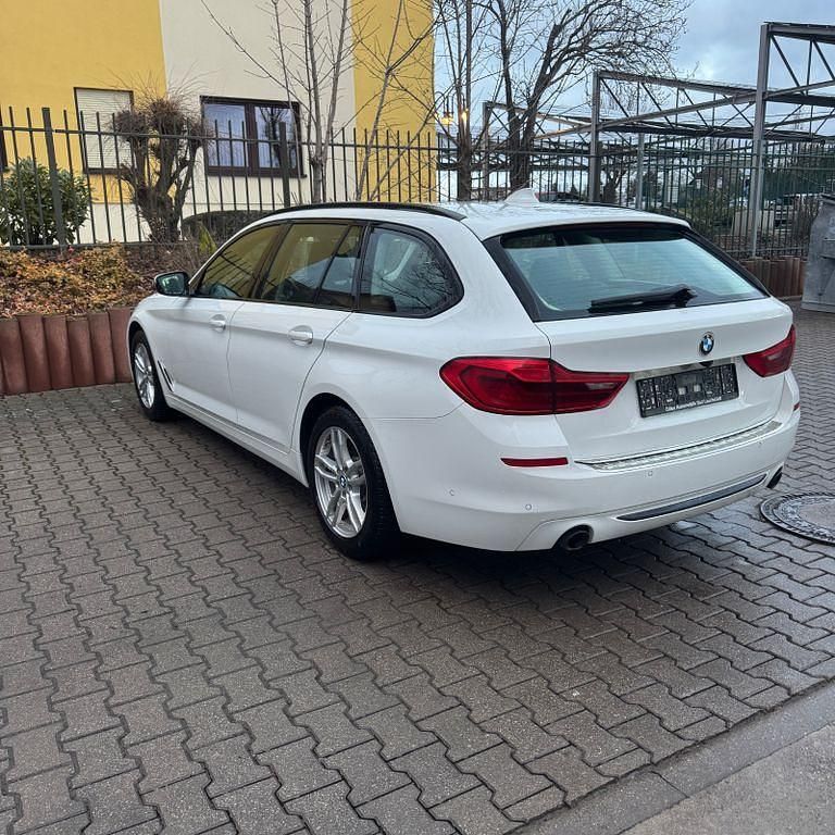 Gebraucht BMW 520 Sport Line 190 PS (139 kW) 2018 Weiß Kombi