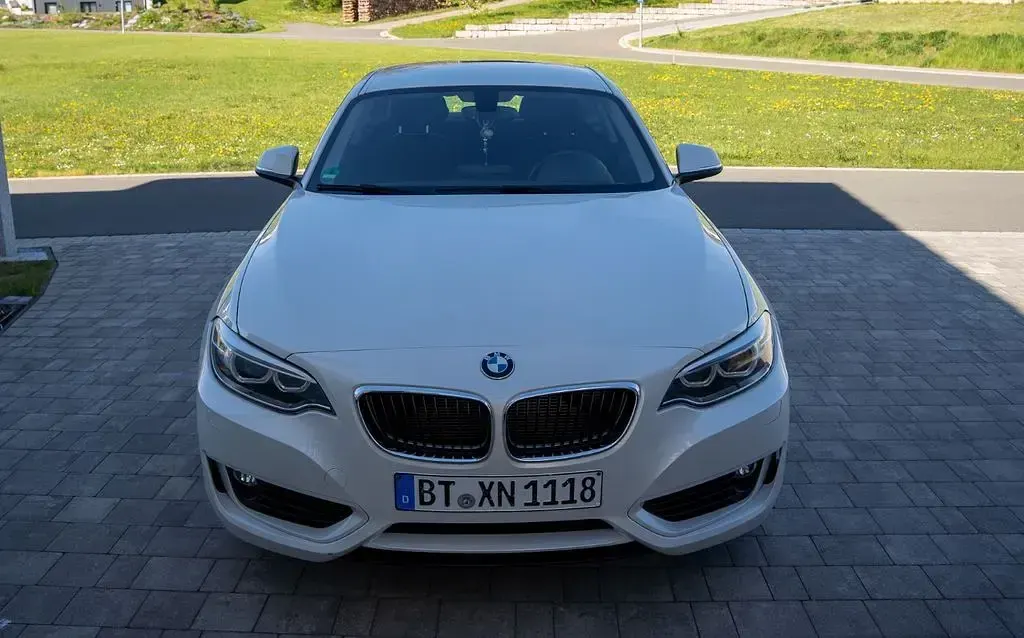 Używany BMW 218 Advantage 150 KM (110 kW) 2017 Biały Coupe