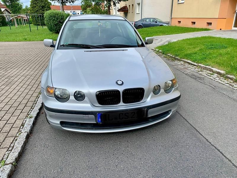 Silber Gebraucht 2002 BMW 316 Compact Kleinwagen | 750 € (Guter Preis) - Bild 1/4