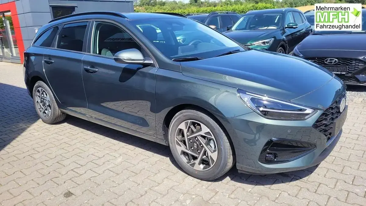 Neu Hyundai i30 GO! 150 PS (110 kW) 2026 Cypress grün Kombi