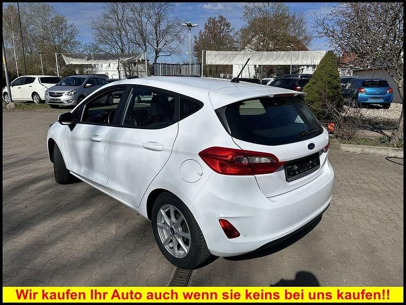 Gebraucht Ford Fiesta Titanium 101 PS (74 kW) 2019 Frostweiß Kleinwagen