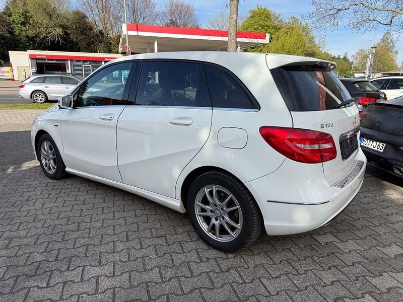 Gebraucht Mercedes B180 122 PS (89 kW) 2012 Weiß Van / Kleinbus