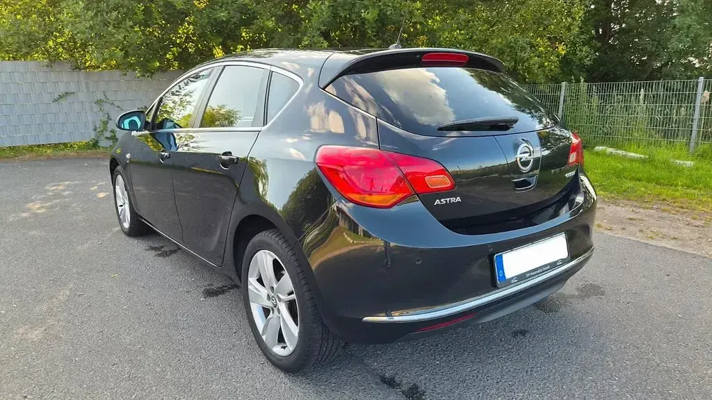 Gebraucht Opel Astra Energy 116 PS (85 kW) 2014 Schwarz Limousine