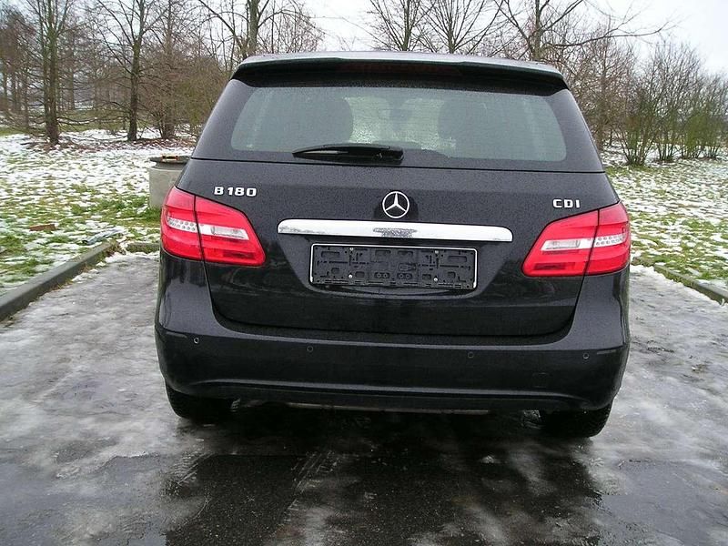 Gebraucht Mercedes B180 109 PS (80 kW) 2012 Schwarz Van / Kleinbus