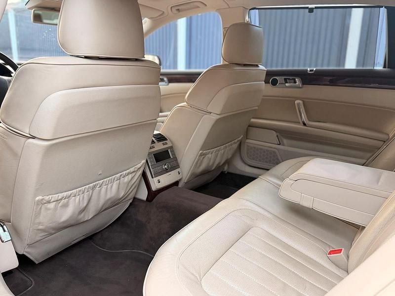 Gebraucht VW Phaeton 239 PS (175 kW) 2011 Braun Limousine