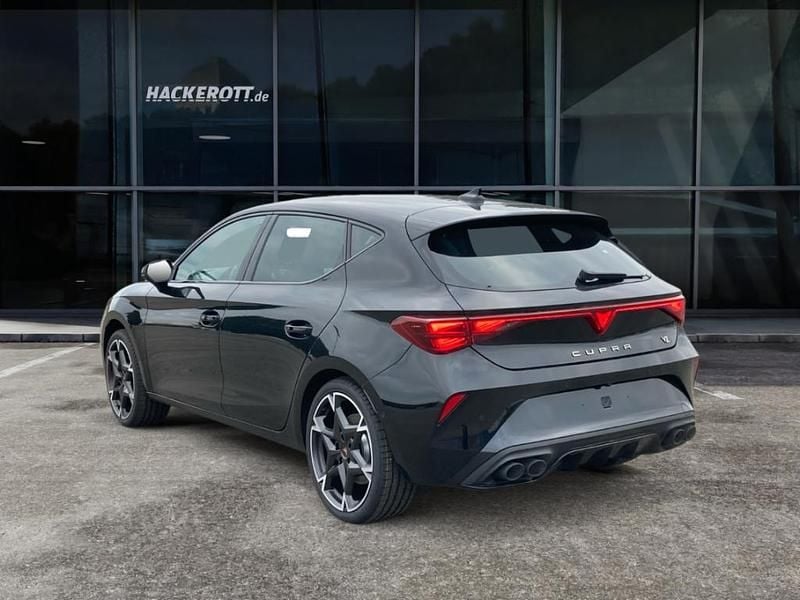 Neu Cupra Leon VZ 301 PS (221 kW) 2025 Weiss Limousine