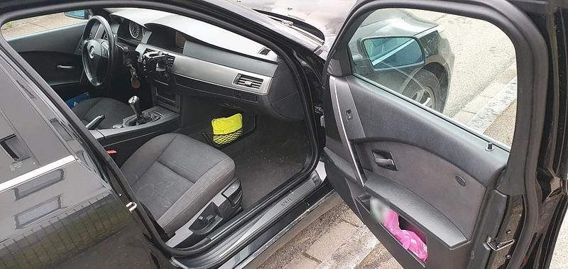 Gebraucht BMW 523 177 PS (130 kW) 2006 Schwarz Limousine