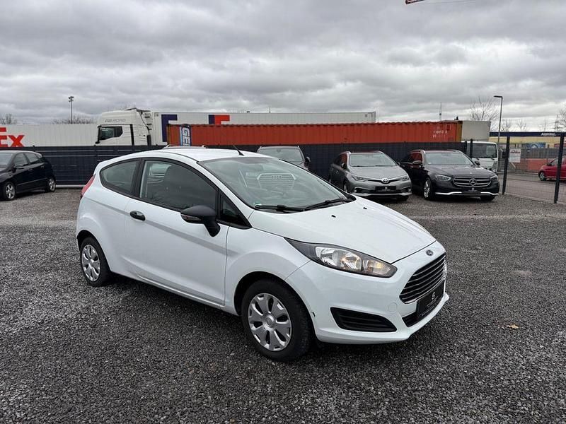 Gebraucht Ford Fiesta Ambiente 60 PS (44 kW) 2014 Weiß Kleinwagen