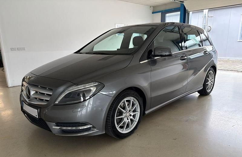 Gebraucht Mercedes B250 211 PS (155 kW) 2013 Grau Van / Kleinbus