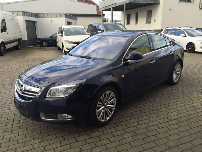 Royal blau (s2) Gebraucht 2013 Opel Insignia Innovation Limousine | 9.499 € (Teuer) - Bild 1/4