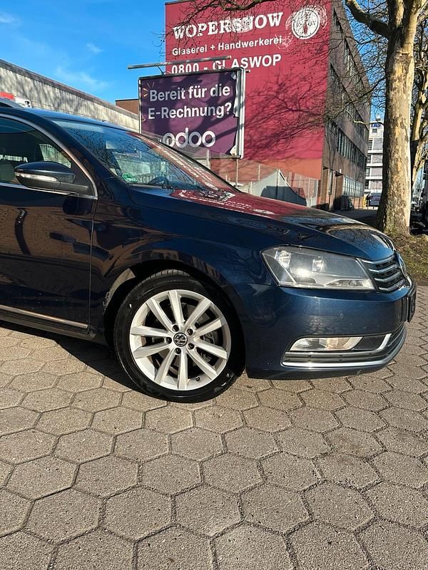 Gebraucht VW Passat Highline 170 PS (125 kW) 2012 Blau Kombi