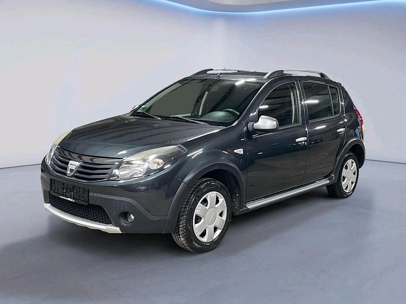 Grau Gebraucht 2011 Dacia Sandero Stepway SUV | 3.999 € - Bild 1/4