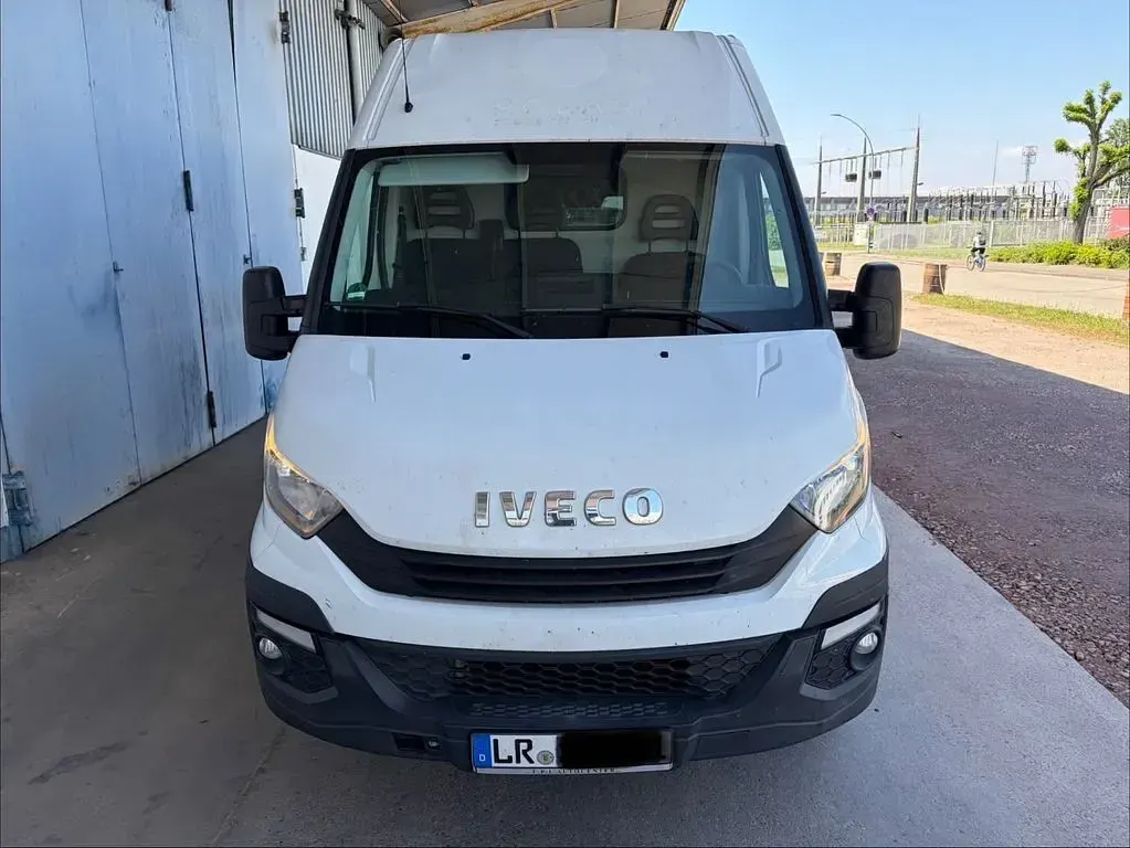 Używany Iveco Daily 136 KM (100 kW) 2017 Biały Minivan