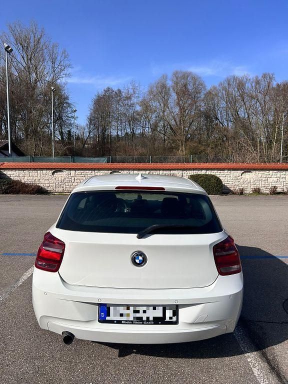 Gebraucht BMW 114 102 PS (75 kW) 2013 Weiß Kleinwagen