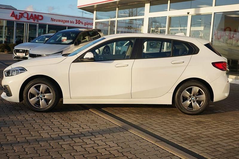Gebraucht BMW 118 Advantage 136 PS (100 kW) 2022 Alpinweiss Kleinwagen