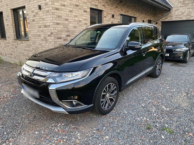 Schwarz Gebraucht 2017 Mitsubishi Outlander Plus SUV | 14.500 € (Fairer Preis) - Bild 1/4