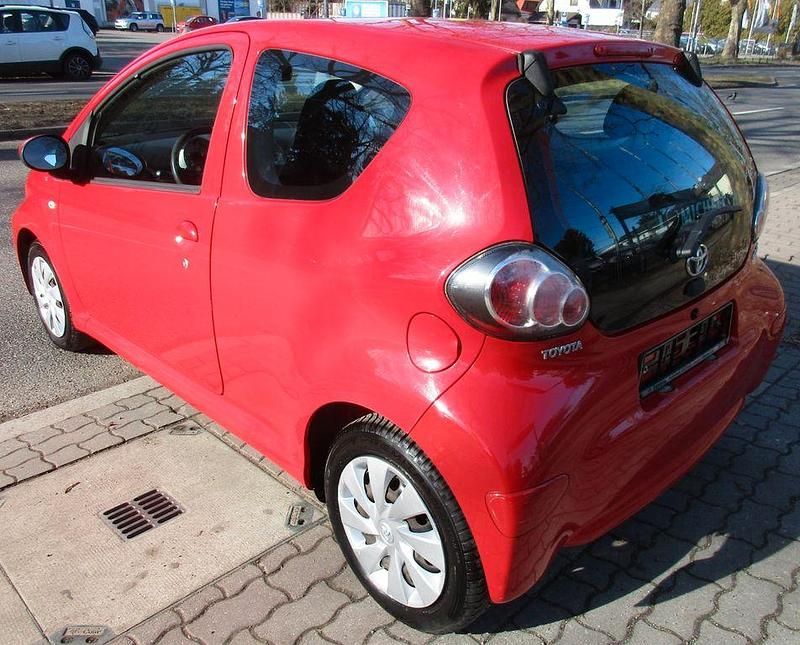 Gebraucht Toyota Aygo Cool 68 PS (50 kW) 2012 Rot Kleinwagen