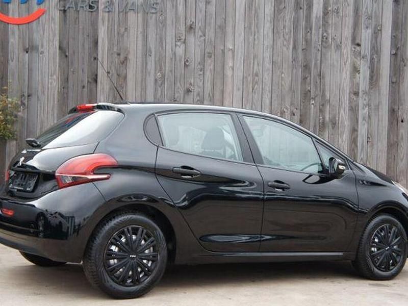 Gebraucht Peugeot 208 Access 68 PS (50 kW) 2015 Schwarz Kleinwagen