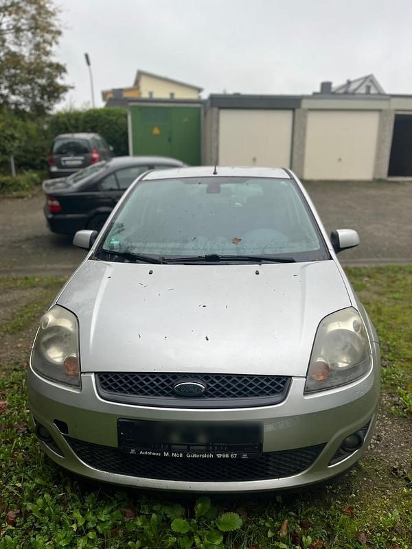 Gebraucht Ford Fiesta 85 PS (62 kW) 2006 Silber Kleinwagen
