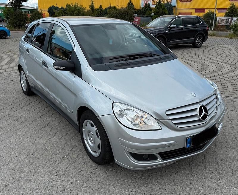 Grau Gebraucht 2008 Mercedes B170 Van / Kleinbus | 2.490 € (Guter Preis) - Bild 1/4