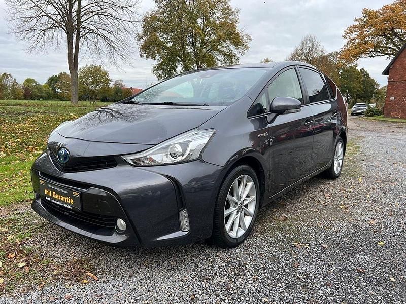 Grau Gebraucht 2020 Toyota Prius+ Comfort Van / Kleinbus | 22.990 € (Teuer) - Bild 1/4