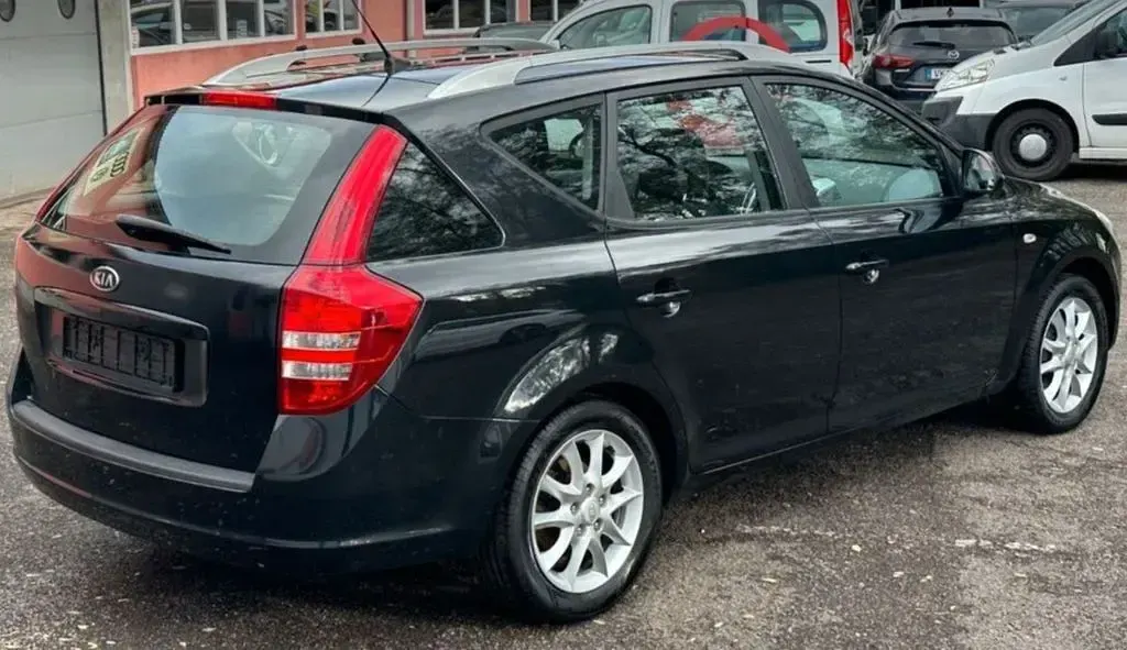 Używany Kia Ceed EX 109 KM (80 kW) 2009 Czarny Hatchback