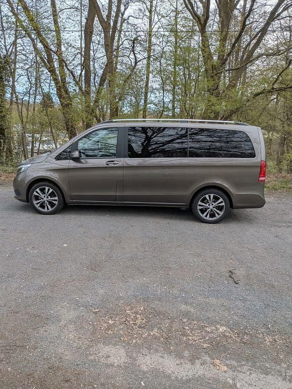 Gebraucht Mercedes V220 163 PS (119 kW) 2016 Braun Van / Kleinbus