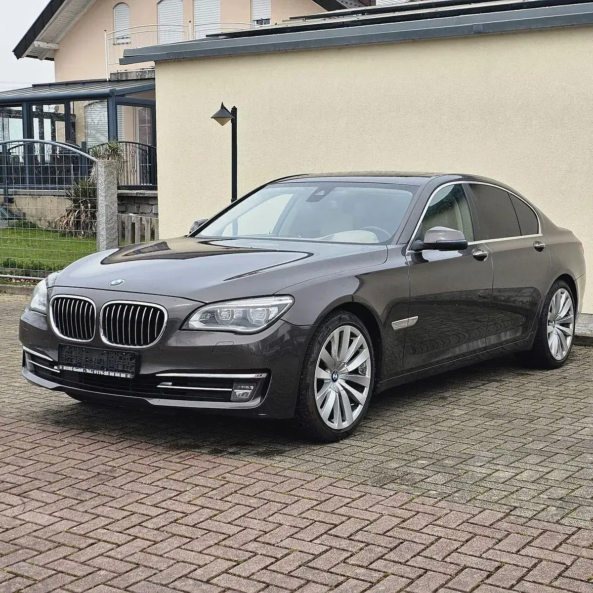 Gebraucht BMW 730 Comfort Edition 258 PS (189 kW) 2013 Braun Limousine