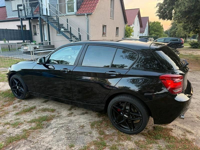 Schwarz Gebraucht 2013 BMW 116 Kleinwagen | 8.400 € - Bild 1/4