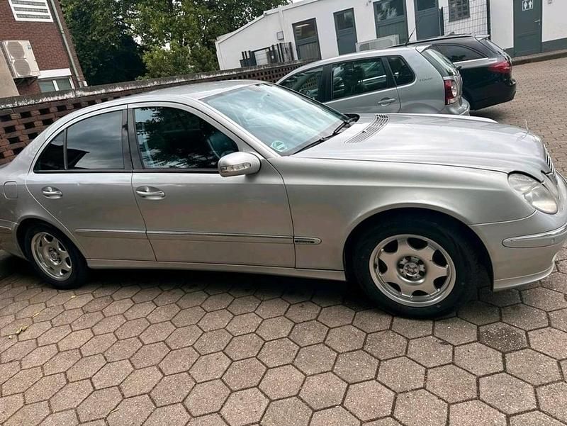 Gebraucht Mercedes E320 204 PS (150 kW) 2004 Silber Limousine