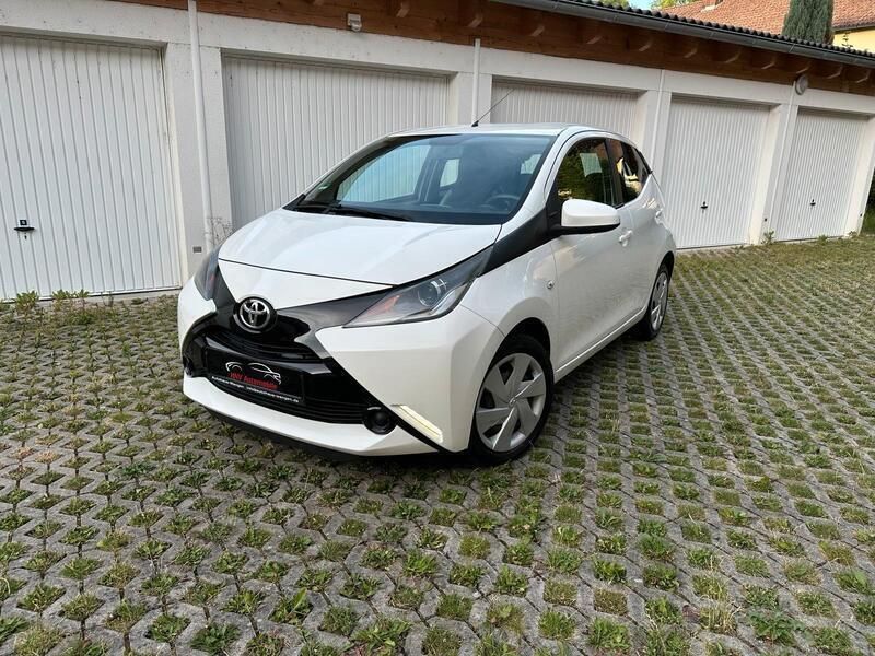 Weiß Gebraucht 2015 Toyota Aygo Kleinwagen | 6.480 € (Fairer Preis) - Bild 1/4