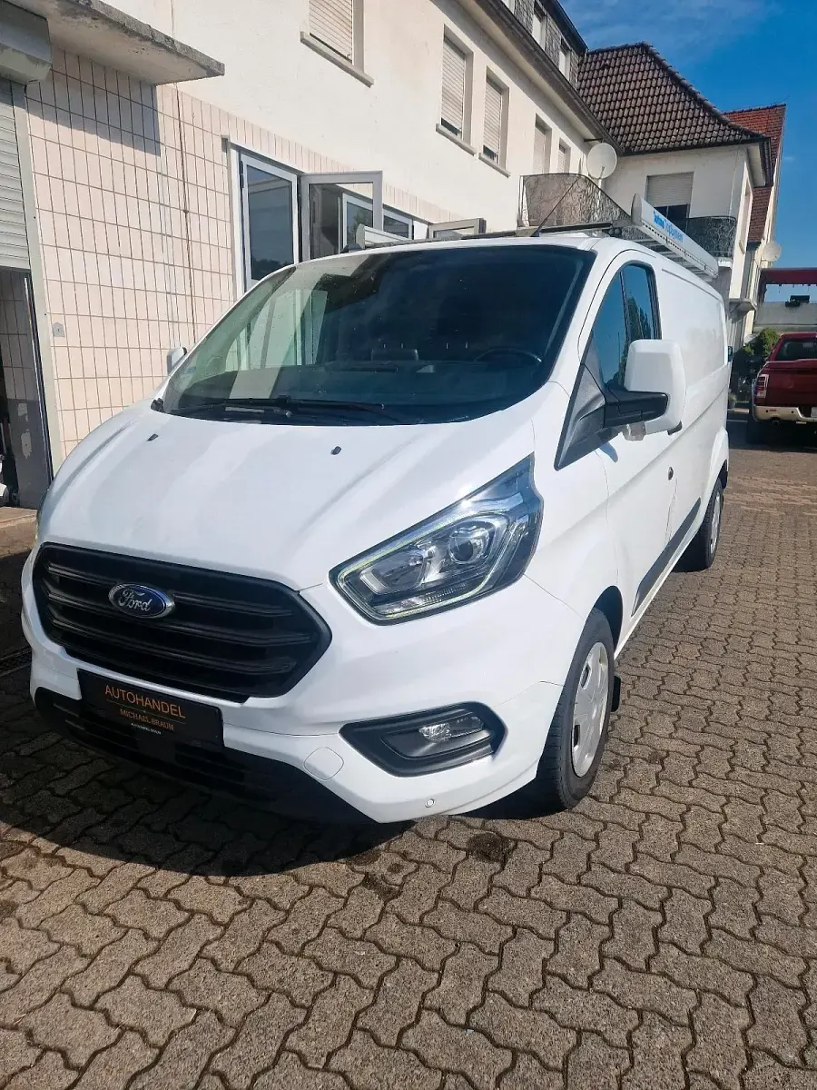 Gebraucht Ford Transit Custom 105 PS (77 kW) 2021 Weiß Van / Kleinbus