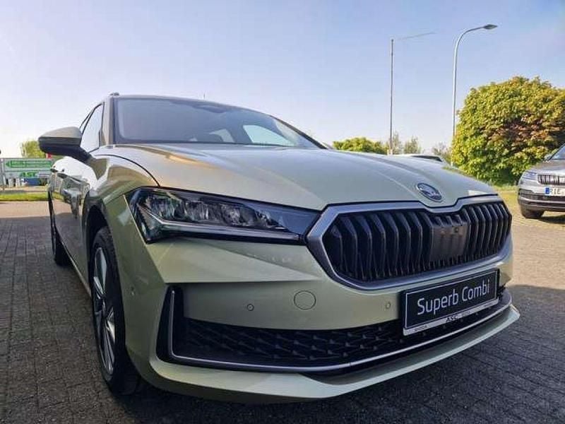 Gebraucht Skoda Superb Selection 150 PS (110 kW) 2024 Ice teabeige metallic Kombi