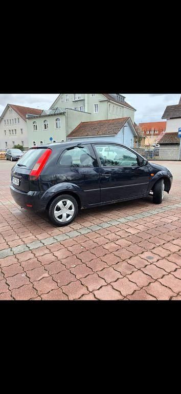 Gebraucht Ford Fiesta 69 PS (50 kW) 2005 Blau Kleinwagen