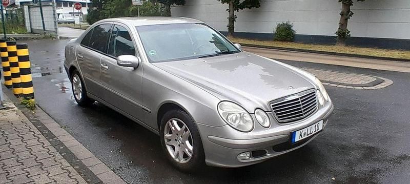 Usata Mercedes E200 162 CV (119 kW) 2004 Marrone Berlina