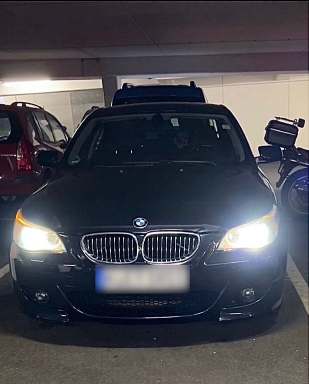 Blau Gebraucht 2006 BMW 523 Limousine | 3.200 € (Guter Preis) - Bild 1/4