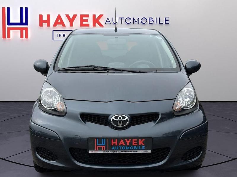 Gebraucht Toyota Aygo 68 PS (50 kW) 2011 Grau Kleinwagen