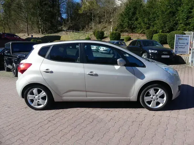 Gebraucht Kia Venga 125 PS (91 kW) 2011 Grau Kleinwagen