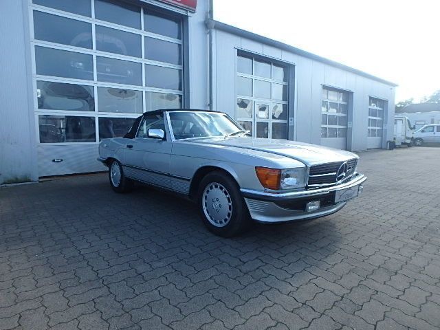 Silber Gebraucht 1986 Mercedes SL300 Cabrio | 43.390 € - Bild 1/4