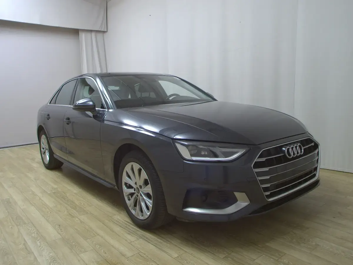 Second-hand Audi A4 Advanced 163 CP (119 kW) 2022 Gri Berlinǎ
