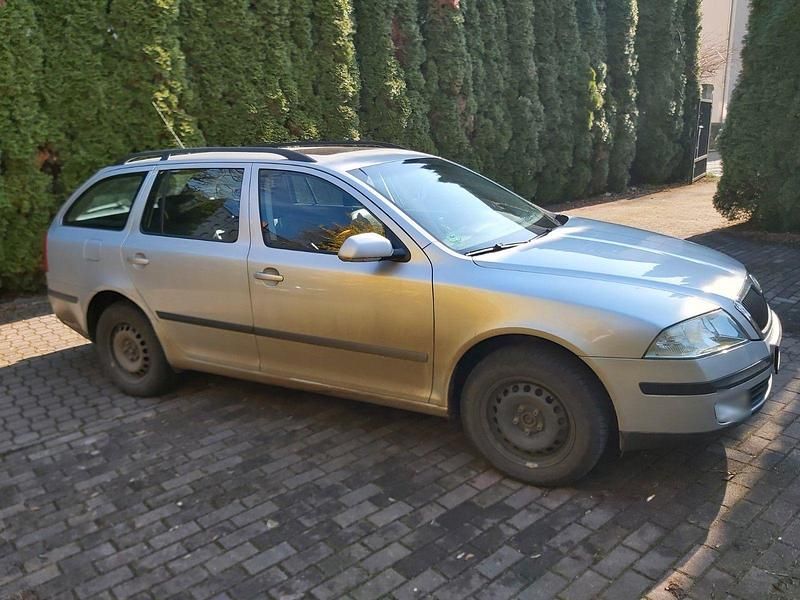 Gebraucht Skoda Octavia Elegance 140 PS (102 kW) 2009 Silber Kombi