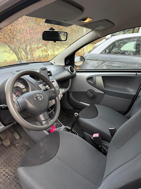 Gebraucht Toyota Aygo 68 PS (50 kW) 2006 Silber Kleinwagen