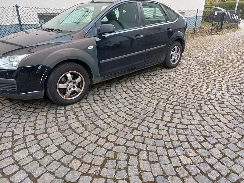 Używany Ford Focus 101 KM (74 kW) 2005 Czarny Sedan/Limuzyna